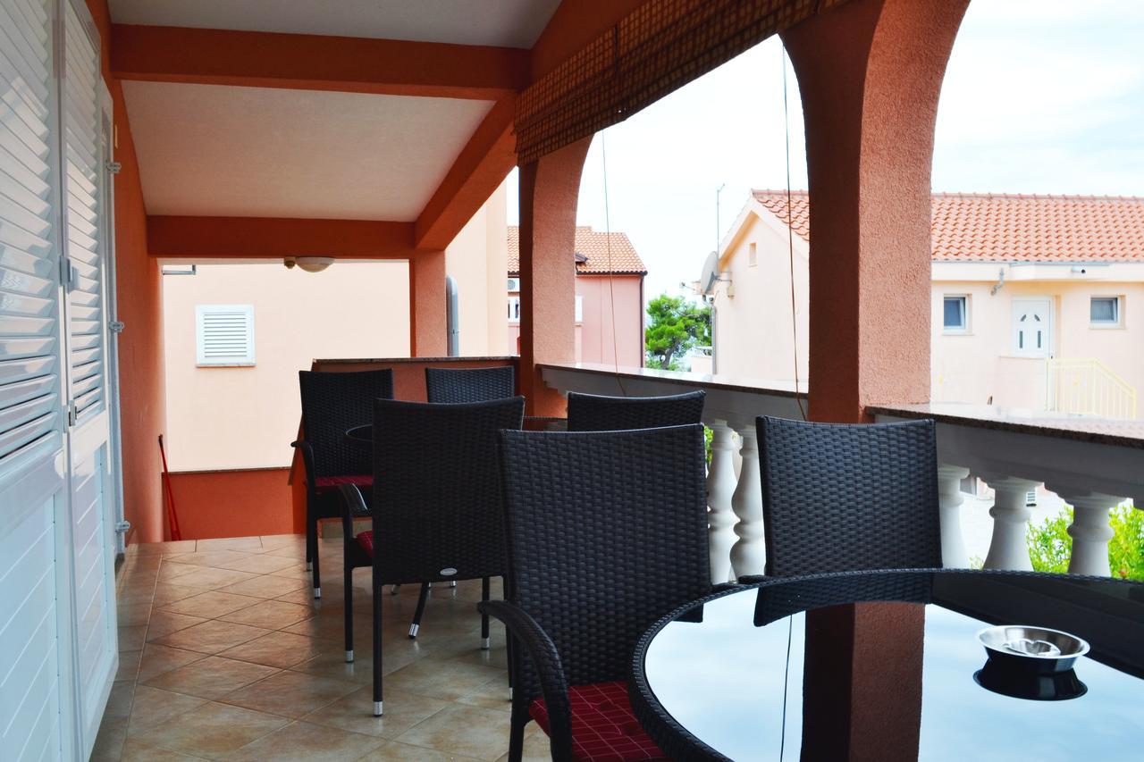 Apartments Milka Vodice Exterior photo